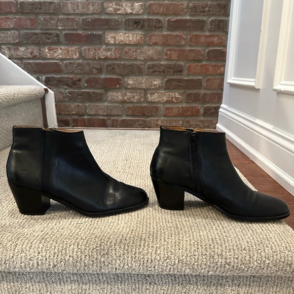 Frye Women's Jolene Inside-Zip Boot (11) - Picture 3 of 9